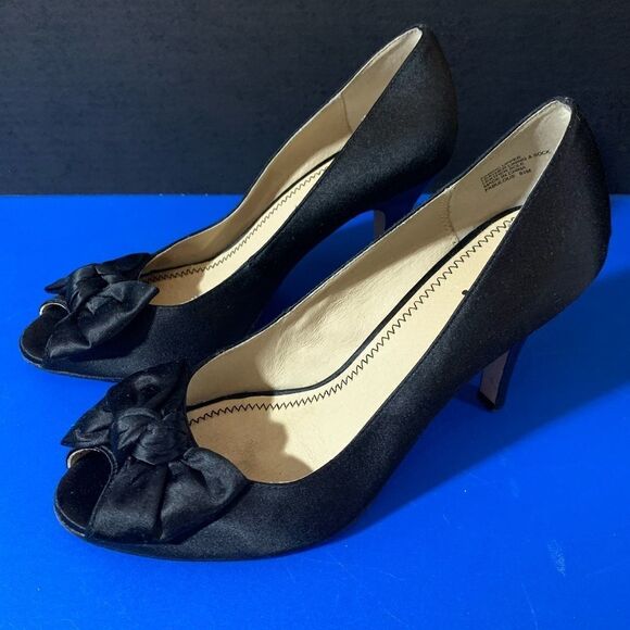 BP Black Satin Pumps - Picture 1 of 7